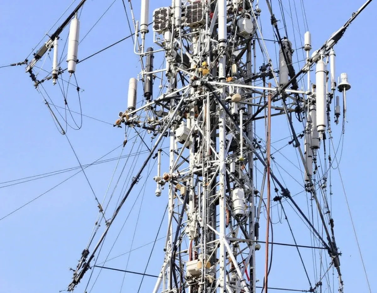 Convergence Réglementaire : Enjeux et Perspectives du Droit des Télécommunications face aux Plateformes OTT